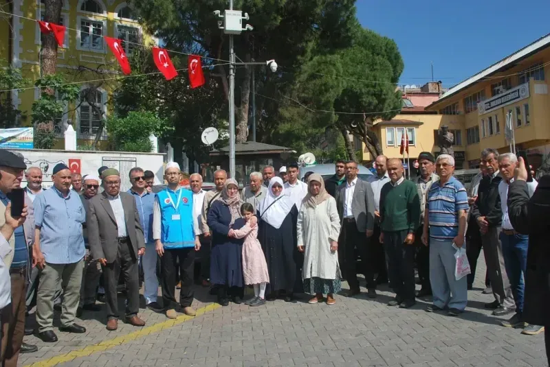 Buldan’da hacılar Alanyazı Meydanı’ndan dualarla yolcu edildi