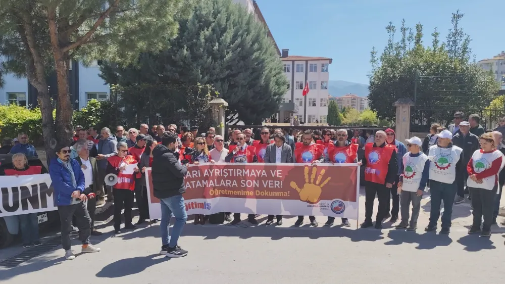 Okulumuza öğretmenimize sahip çıkıyoruz