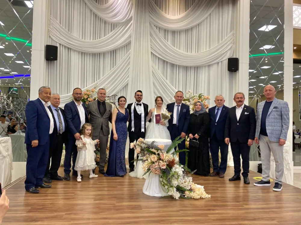 Altı şahit huzurunda dünya evine girdiler