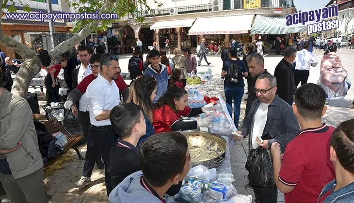 Öğrencilerden
                    anlamlı kermes desteği