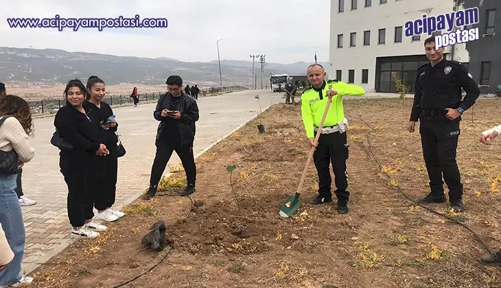 Serinhisar
                    MYO’dan fidan dikim
                    etkinliği